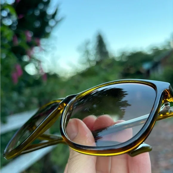 Gucci Brown Gradient Lens Sunglasses with Blue Case - Picture 14 of 14